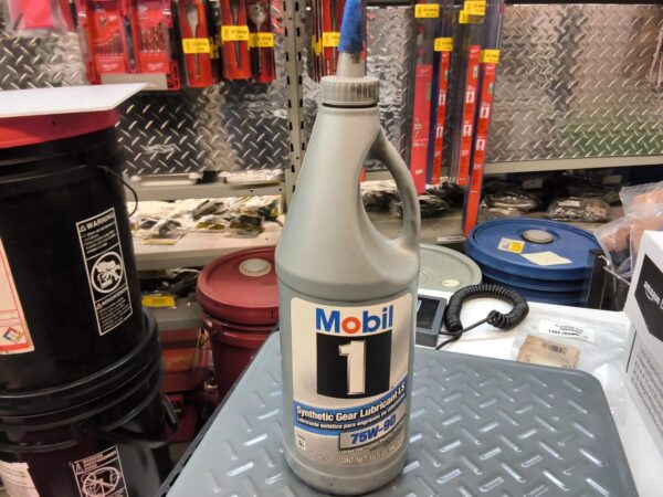 Lubrifiant synthétique pour engrenages Mobil 1 LS 75W-90, 1 quart