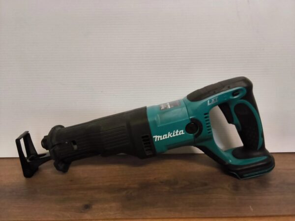 Scie alternative Makita PC-GF15 18 V LXT, course 1 1/4 po, outil seul